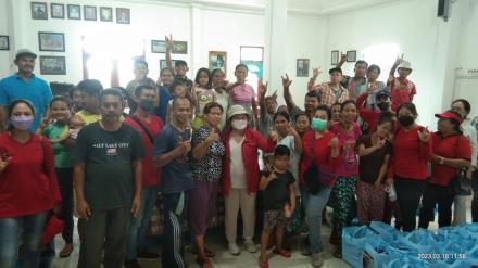 Bantuan Sembako dari Polda Bali kepada warga disabilitas tuli bisu(kolok) di Desa Bengkala 