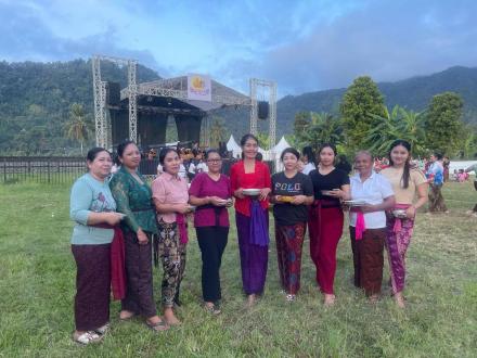 Gladi Tari Pendet Persiapan Kubutambahan Festival