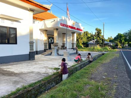 Gotong Royong Bersih Sampah Pemdes Bengkala