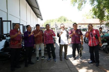 Perbekel Bengkala Ajak Kasi Kesejahteraan, Operator Desa dan Agen Perlinsos Ikuti Bimtek Perlinsos