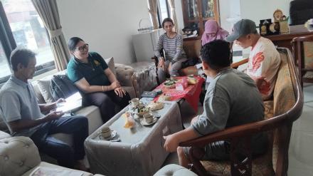 Penyerahan Buku Hasil Penelitian Dosen STIKOM Bali 